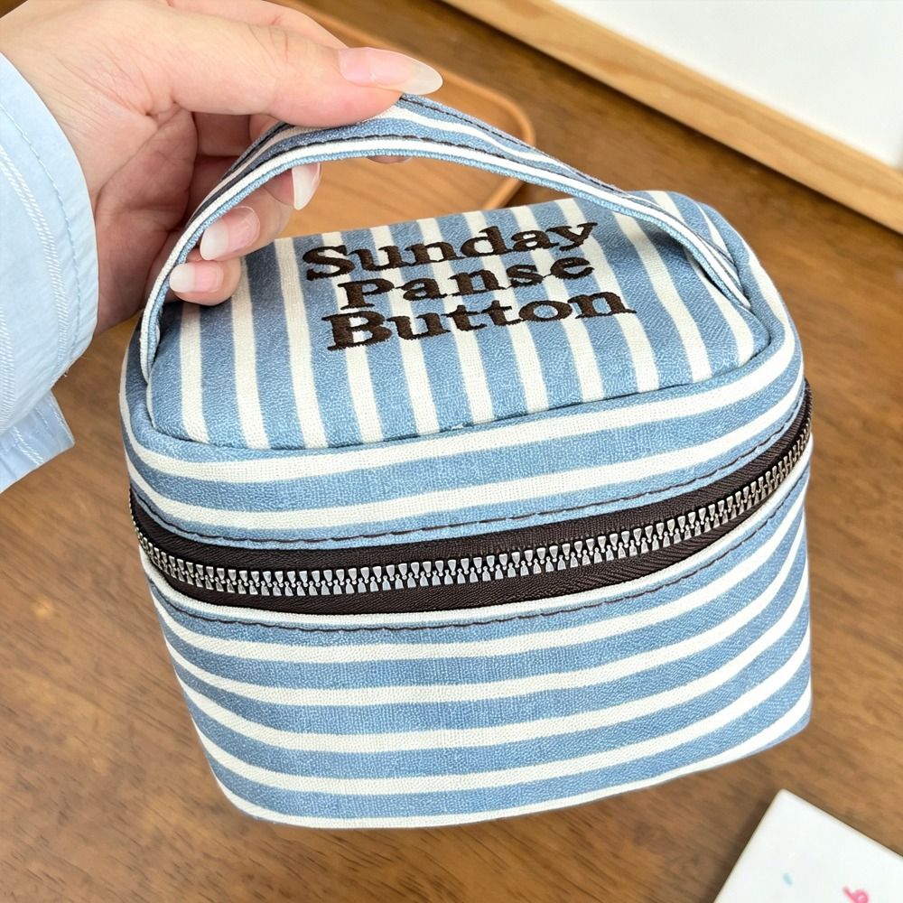 Portable Blue White Striped Sq - Cosmetic Bags recension och pris